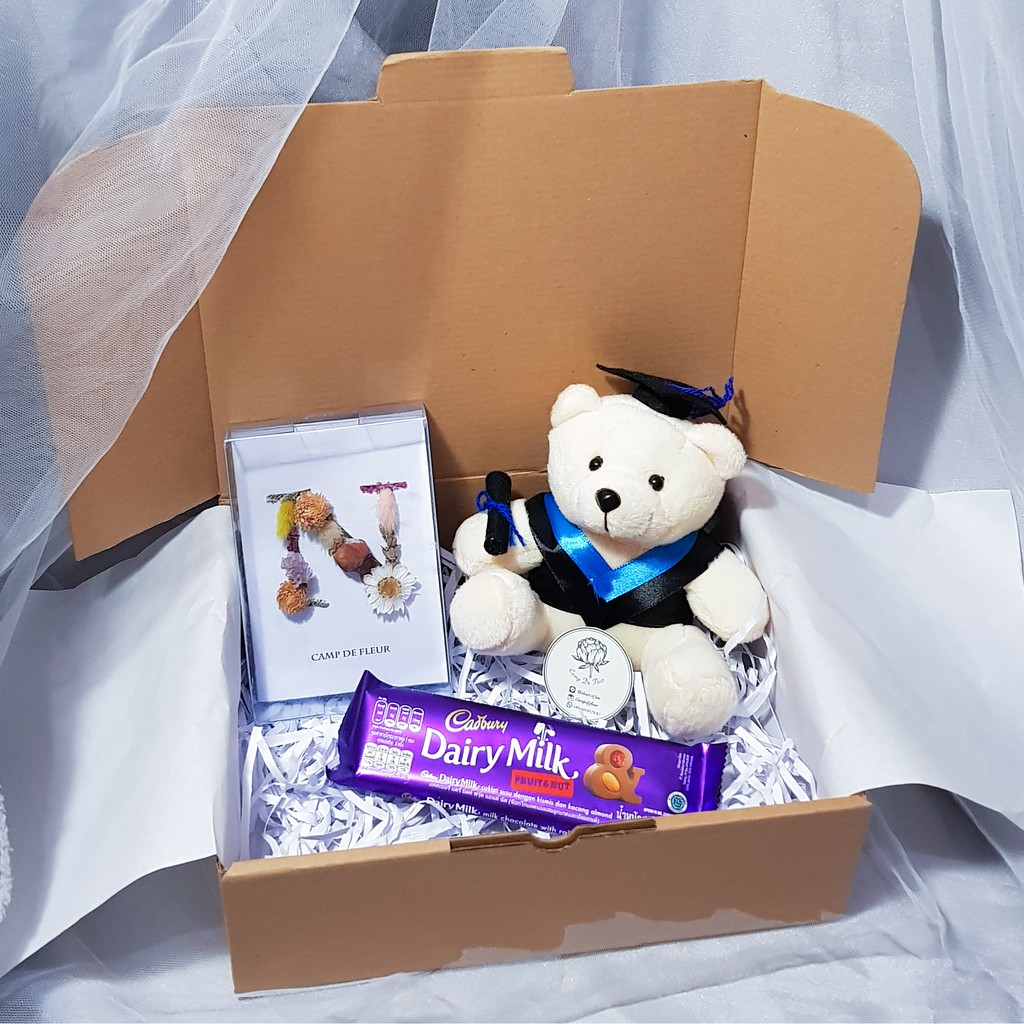 Jual Graduation Hampers with Initial Bloom Card Hadiah Wisuda Kado