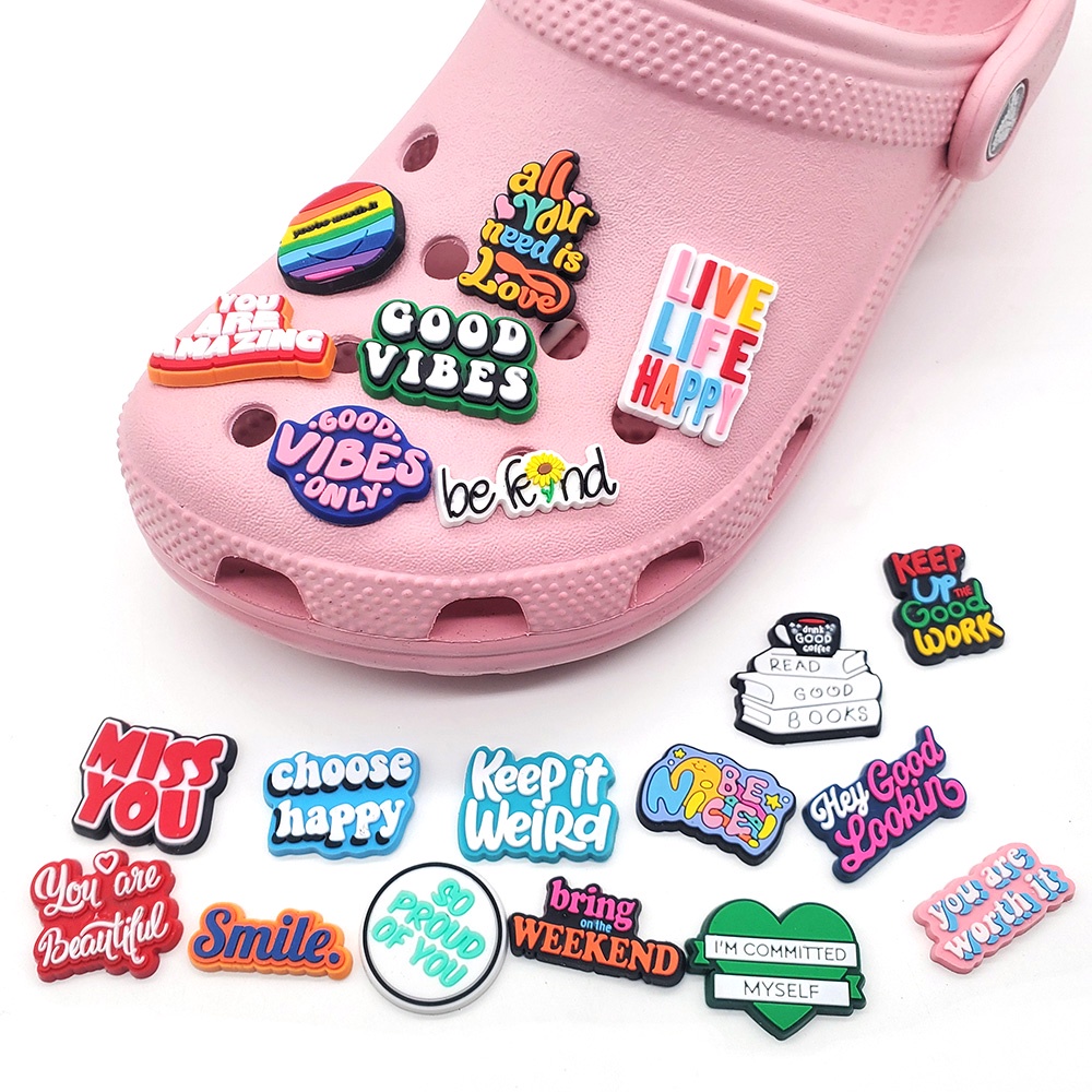 alfabet Inggris 1pcs Jibbitz shoe charms Crocs Aksesoris DIY imut pin pvc Bahan Untuk Dekorasi Sepatu Hadiah anak wanita pria