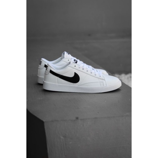 nike blazer low essential