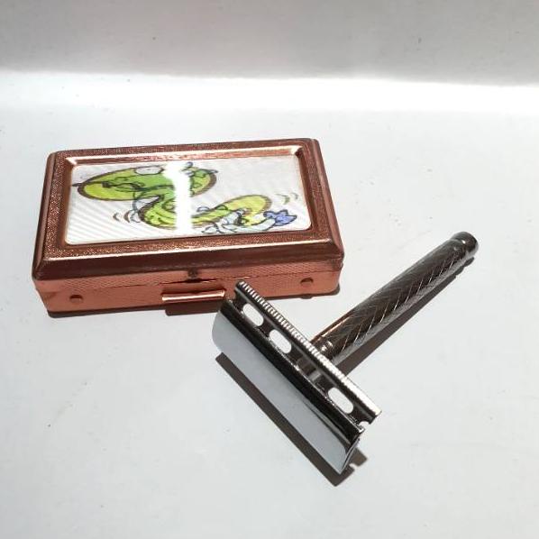 Safety razor alat cukur jenggot kumis besi import full gagang besi motif random →➞ ➩ (Ready Stock)