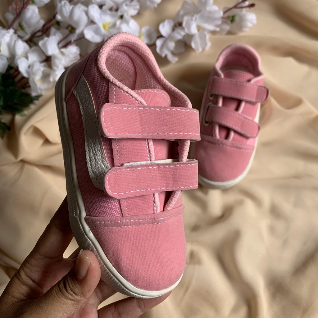New Arrival Sepatu anak vans old skull sepatu anak laki laki usia 1-3 tahun sepatu anak perempuan termurah bayi sepatu sneaker anak termurah terlaris Sandal Anak Laki-laki Gaya Baru Musim Panas Sandal Anti-Slip sepatu vans anak / vans anak slop