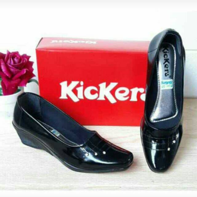 Sepatu Kickers Wanita pantopel hitam