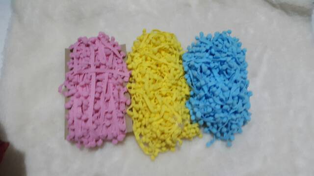 Renda pompom warna pastel