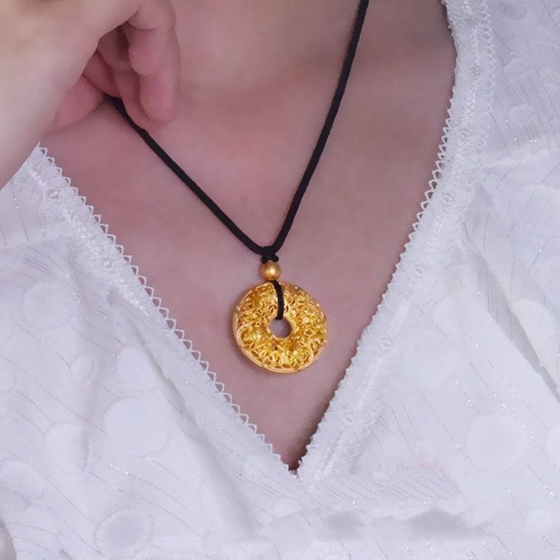 [Ready Stock]Fashion Gold-Plated Hollow Safety Buckle Pendant Necklace