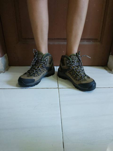 Sepatu safety.
Merk Pro-specs. Type Gore-tex