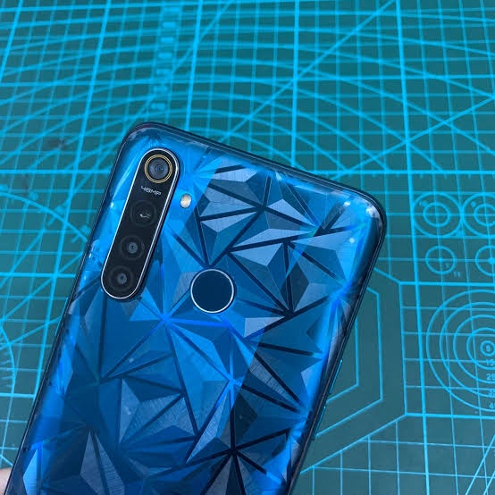 Realme GT 2 GT2-Pro GTNeo 2 2T GTNeo 3 3T GT-Master EDITION X XT X3 Superzoom Skin Diamond Back/Garskin Belakang Anti Jamur/Anti Gores Daimond 3D 5D 9D/Antigores Piramid/Pyramid NEO/Screen Guard Back-ILustrasi Berlian Permata Diamonds 4G 5G Super Zoom