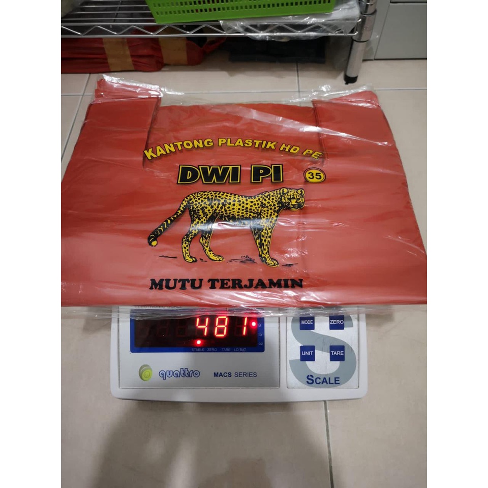 Kantong Plastik Merah Tebal Uk17, Uk24, Uk28, Uk35, Uk40  - 480GRAM  Dwi Pi Loco