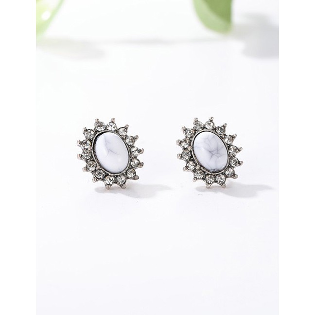 LRC Anting  Fashion  Diamond Decorated E8724X