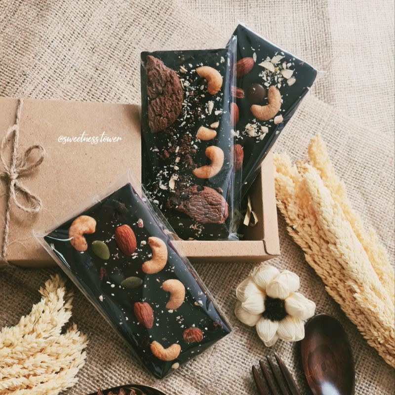 

Dark Chocolate Bark NutsDream - Dark Milk White Strawberry Cokelat Bar Sweetness Tower