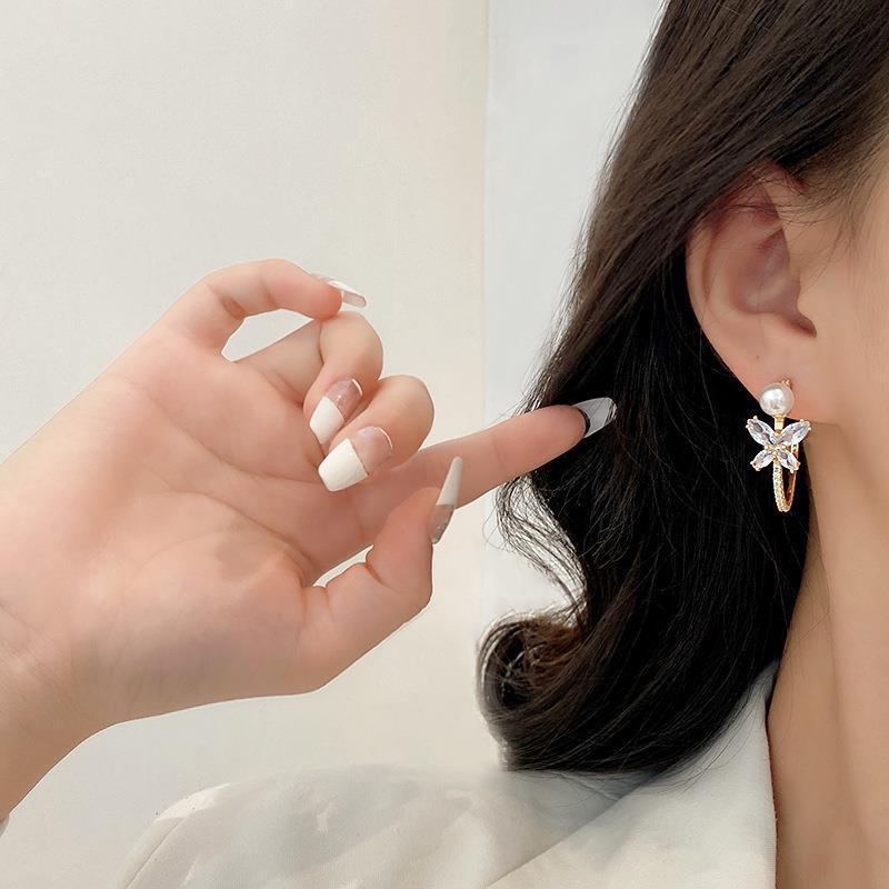 Anting Tusuk Desain Kupu-Kupu Hias Zircon + Mutiara Gaya Trendy Untuk Wanita 2022