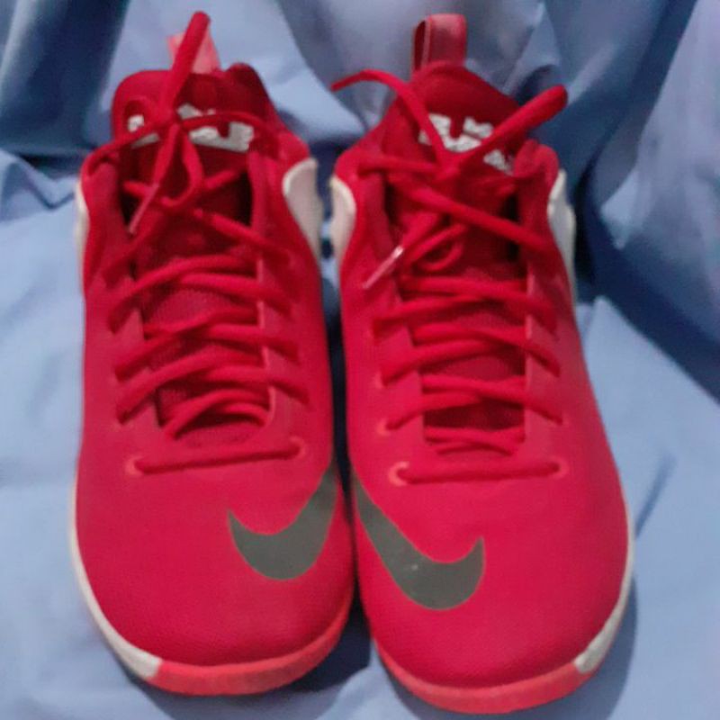 Sepatu basket Nike lebron zoom witness