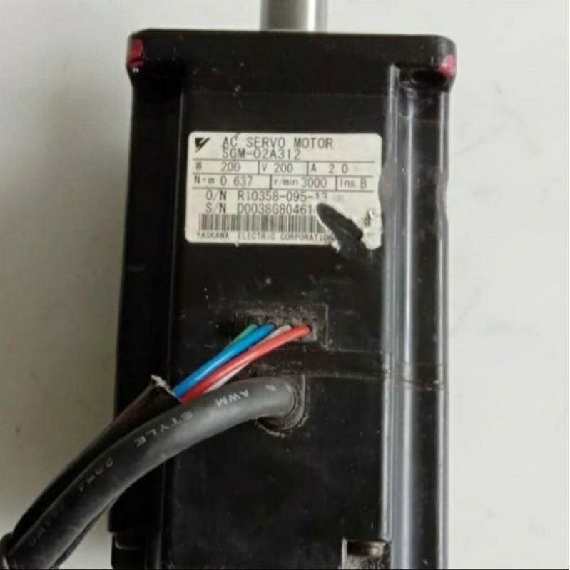 AC SERVO MOTOR YASKAWA SGM 02A 312 - Y1