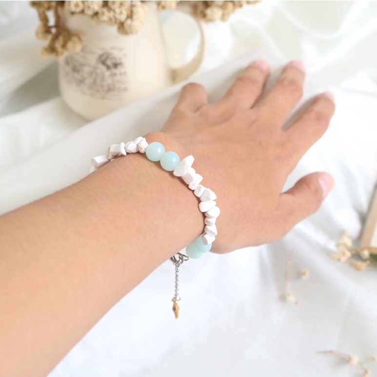 Gelang / Bracelet Sea Water / Fashion / Korea Style / Simple / Cantik / Unik / Etnik / Natural / Gelang Sahabat Persahabatan / Wanita Vintage / Biru Muda / Batu Putih / Aksesoris Asesoris / Perhiasan Unik Cantik Anggun