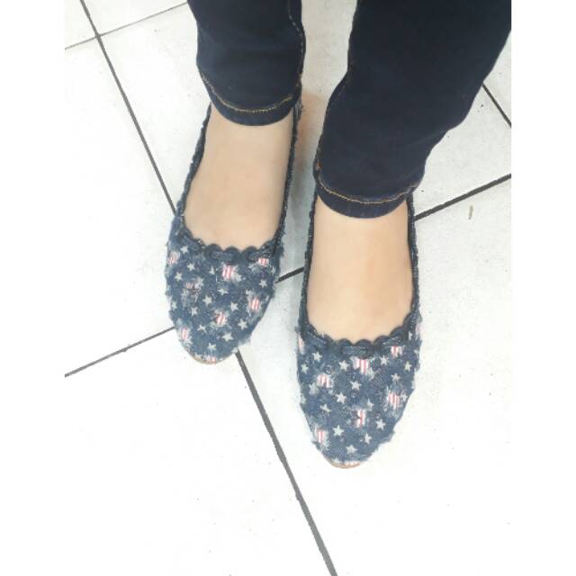 Sepatu slip on levis wanita
