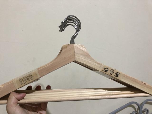 BUMERANG hanger kayu gantungan putih bisa di modifikasi BUMERANG hanger kayu gantungan putih bisa di modifikasi