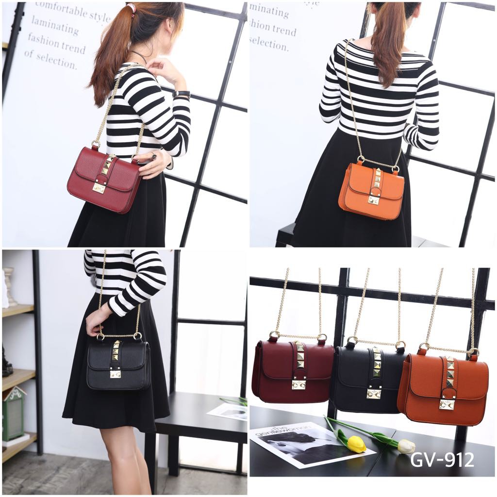 912 Valentino Rockstud Slingbag  Sandradewi Valentino Garavani Bag