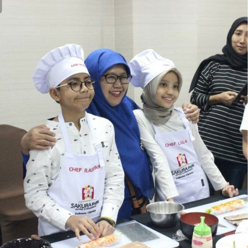 Topi Koki Topi Chef  Hat Chef Profesional Dewasa dan anak - Hitam Merah Putih ( Tersedia 26 varian warna )