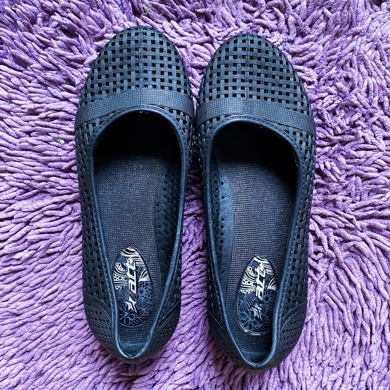 Preloved Sepatu Karet Fantovel Wanita Ukuran 39