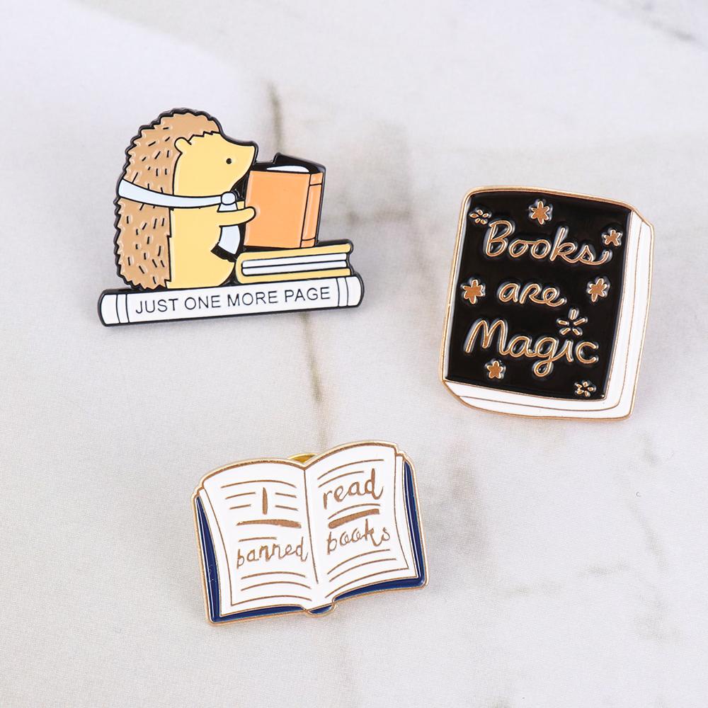 Lily Enamel Pin Fashion Tetes Minyak Pakaian Lapel Pin Magic Book