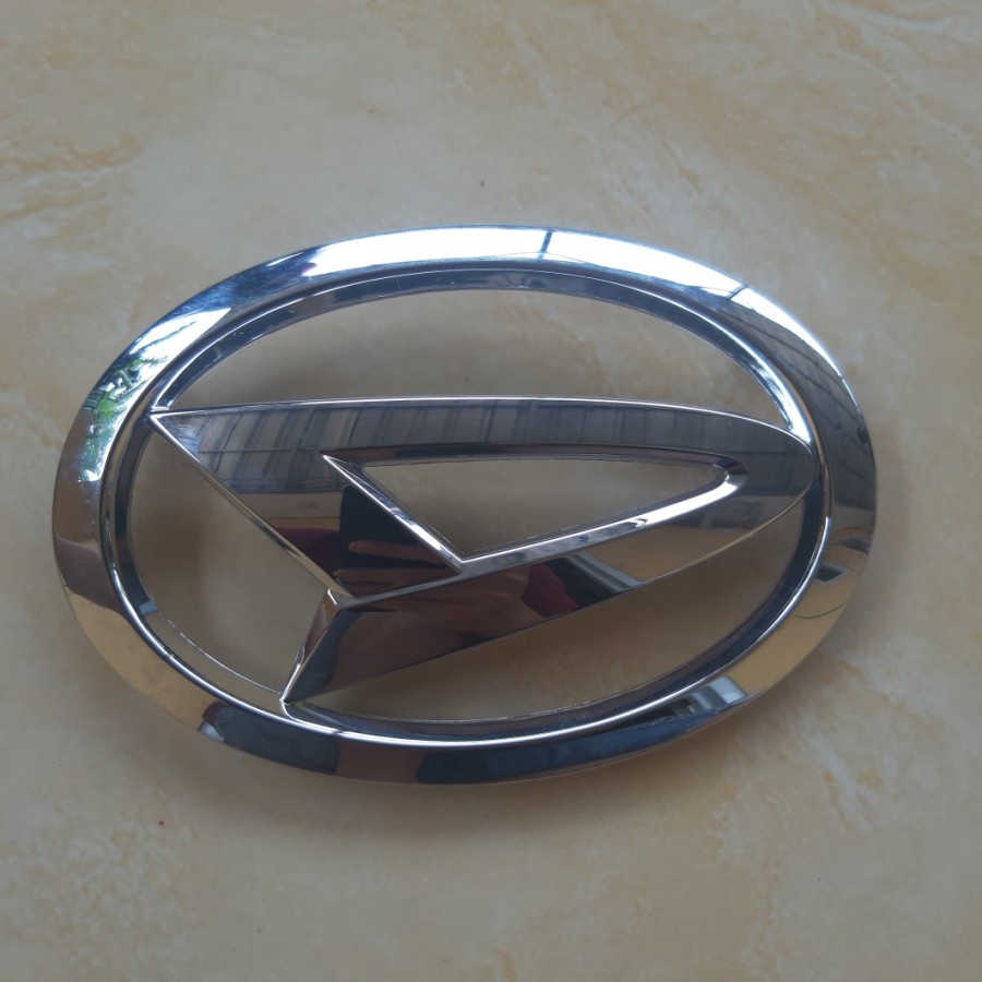 Emblem Logo Daihatsu Sigra Depan