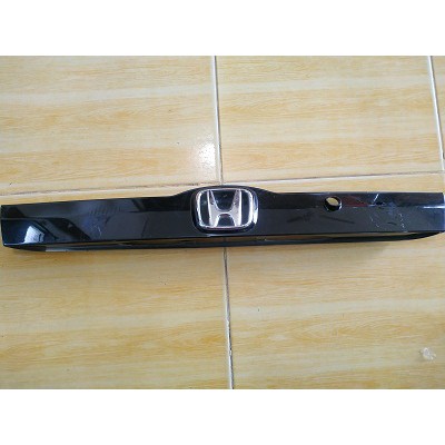 Garnish pintu bagasi Honda Jazz RS