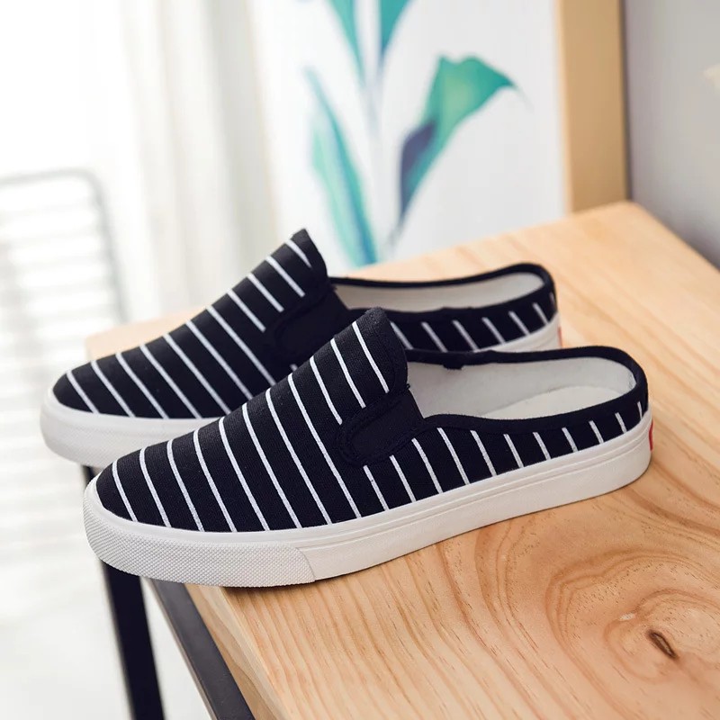 REFFI SEPATU WANITA SLIP ON SALUR ART WARNA HITAM DAN PUTIH