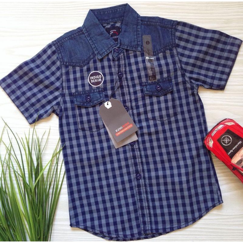 kemeja kotak-kotak ezio