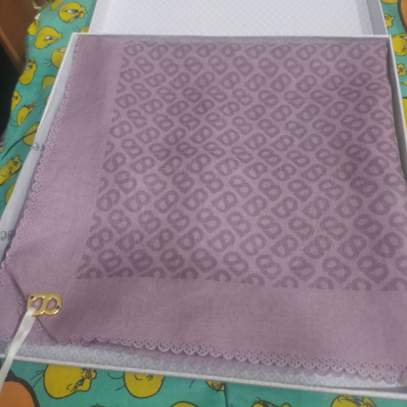 Buttonscarves Tapis Voal Wisteria