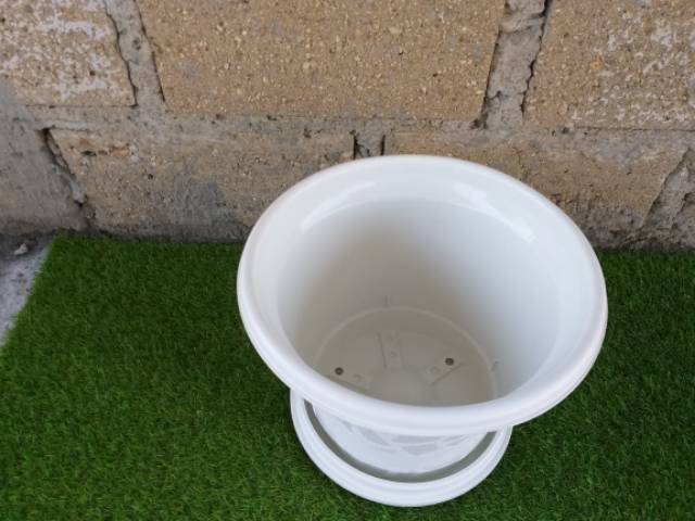 Pot bunga putih akasia 35cm +tatakan putih