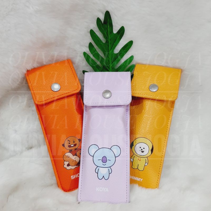

Tempat Pensil Tali Karet Koya Tempat Pensil Tali Karet Chimmy Tempat Pensil Tali Karet Shooky Tempat Pensil Bts Mix