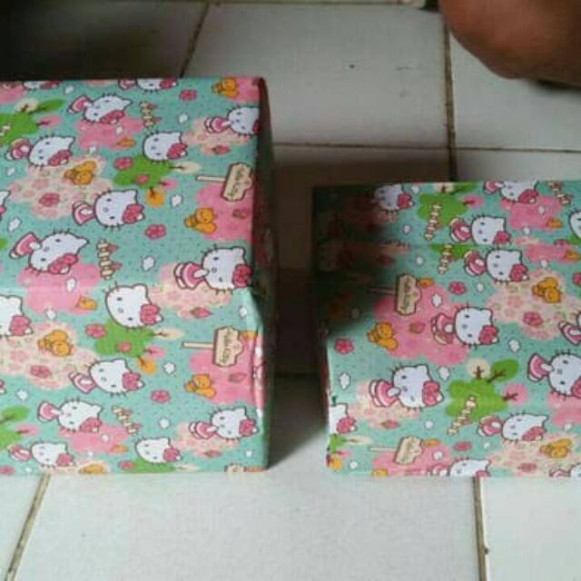 

Kalea. Tambahan Kertas kado , dus dan bubble warp dan kartu ucapan ulangtahun