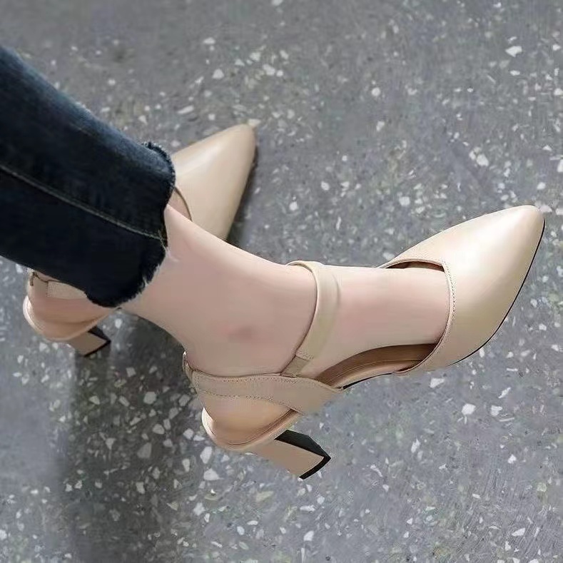 Sepatu Wanita Import Ujung Lancip Dengan Pengait Belakang Heels 7 cm