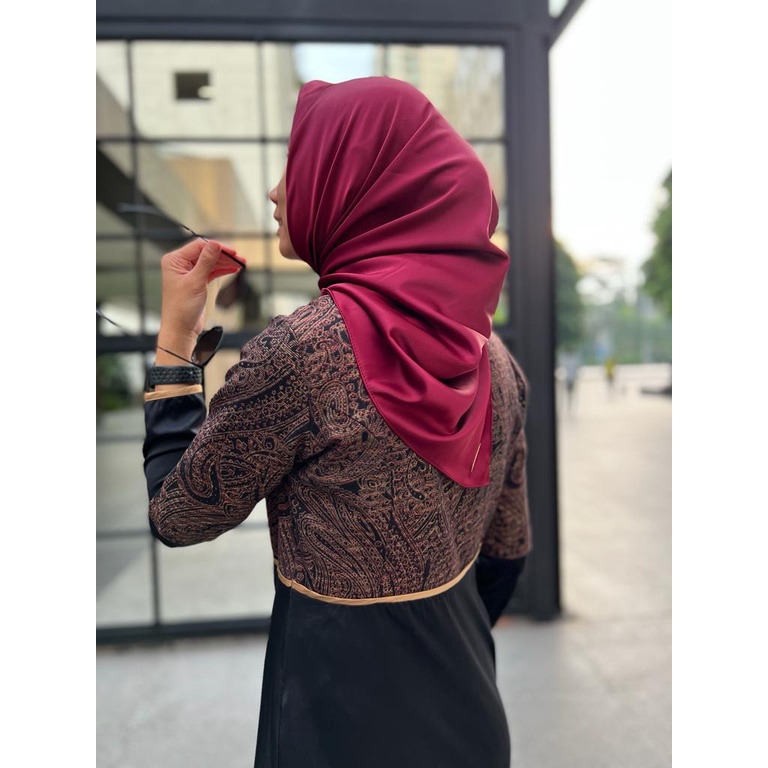 JADA series merah MAROON marun | hijab jilbab kerudung segi empat kondangan| satin premium