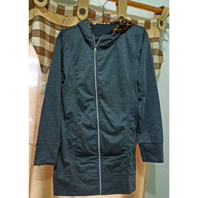 Jaket Coat Abu Model Retsleting Asimetris Motif Leopard