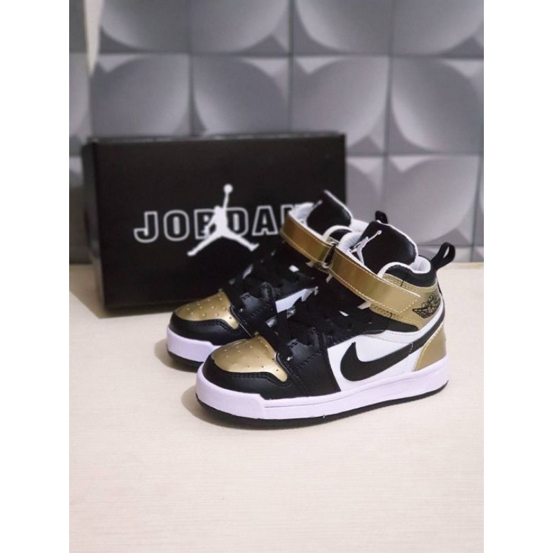 NIKE JORDAN HIGH Fasion Anak Sepatu Sneakers Anak Laki Berkualitas Dan Sporty Gold Black Sepatu Anak Laki dan Sepatu Sneakers Anak Perempuan Jordan Kids Sepatu Anak Laki Laki 10 Tahun Sepatu Anak Sneakers Laki Laki Perempuan Nike Grade Original