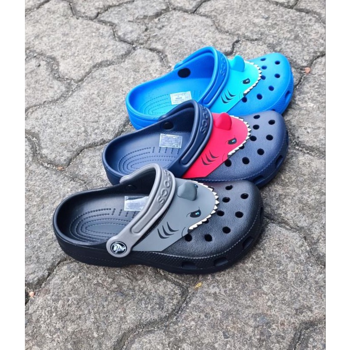sendal crocs anak /sendal anak laki laki/crocs shark tanduk