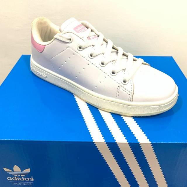 Sepatu Sneakers Adidas Wanita