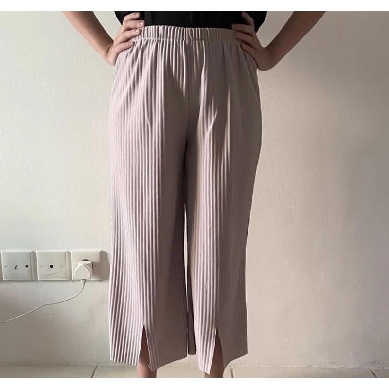 pink pleats pleated culottes kulot cullote - bottom skirt rok pants Cotton Ink This is April Nadjani
