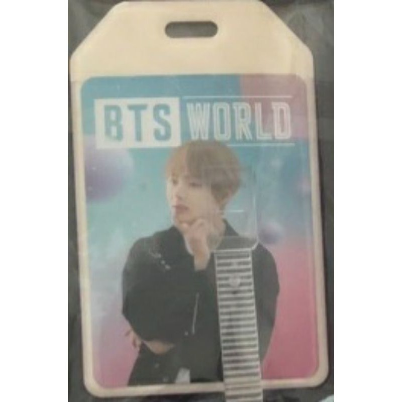 [SHARING] BTS WORLD OFFICIAL TAEHYUNG *V* LUNGGAGE TAG + POSTER