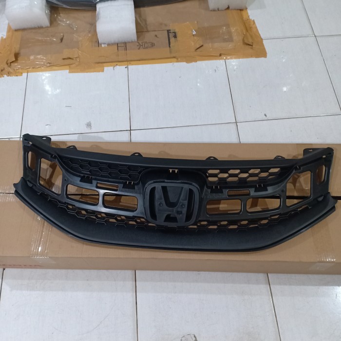 Base Grill Depan Mobilio E 2014-2017 Genuine