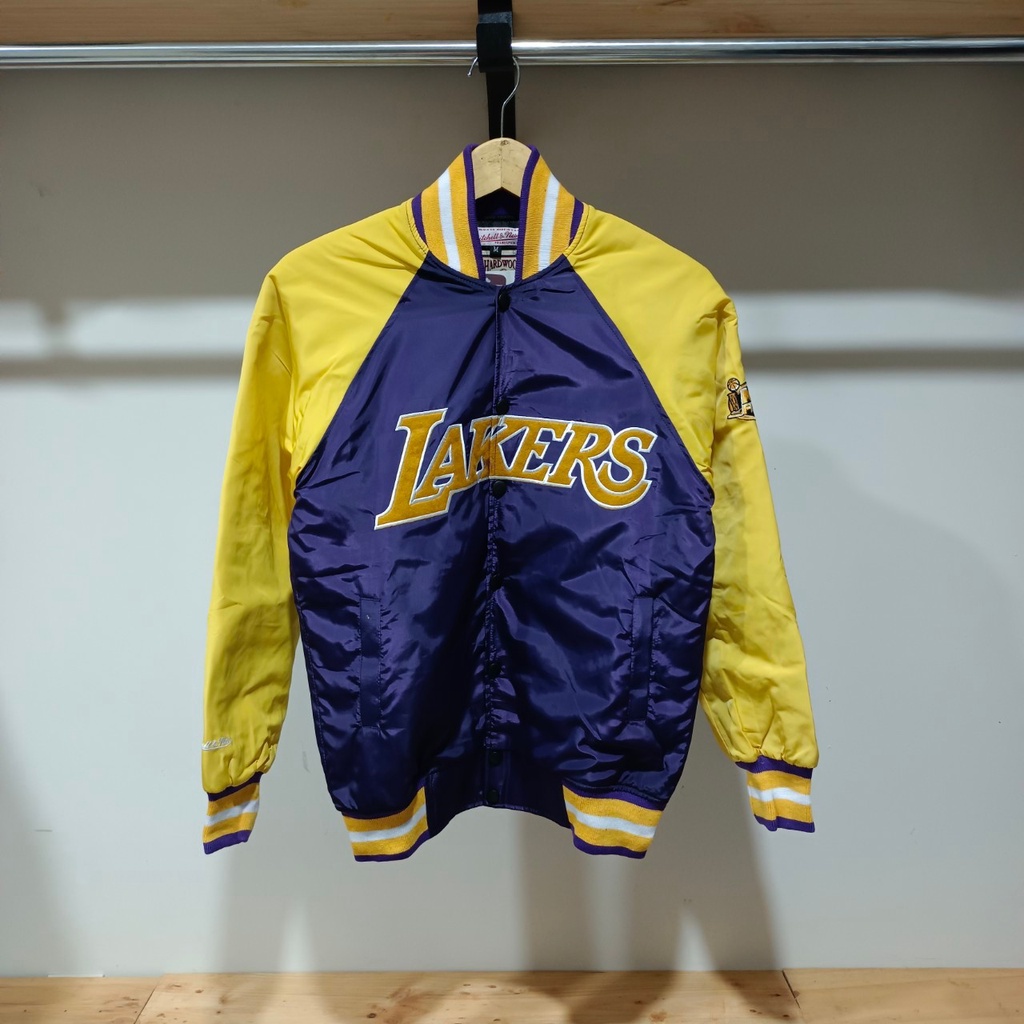 VARSITY LAKERS KUNING FULLTAG MIRRO | HOODIE JAKET LAKERS MITCHELEE&NESS FULLTAG MIRROR