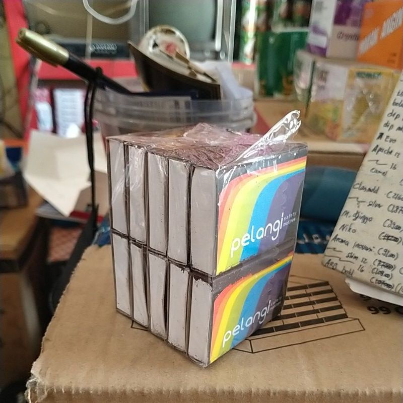 korek kayu per box/pack isi 10kotak kecil.