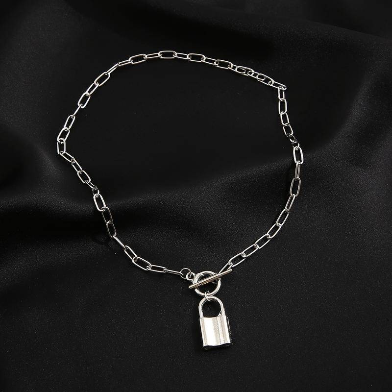 Kalung Choker Liontin Gembok Lasso Bahan Logam Warna Emas Perak Gaya Punk Vintage Untuk Wanita