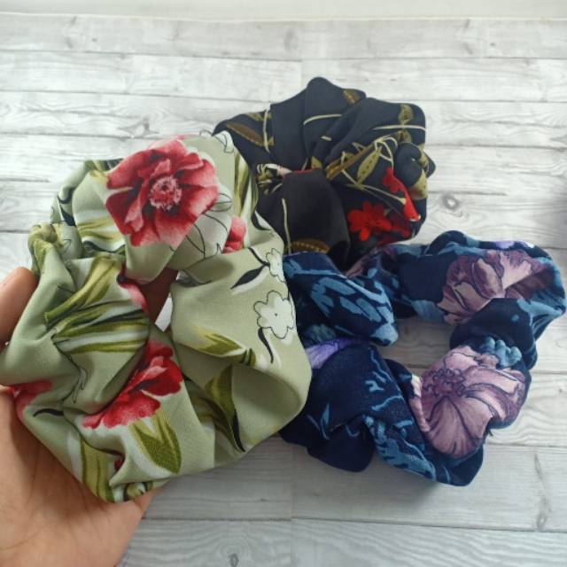 Kuncir Ikat Rambut Donat Floral Korea Scrunchie Cepol Hijab RANDOM MOTIF/Ikat rambut Korea