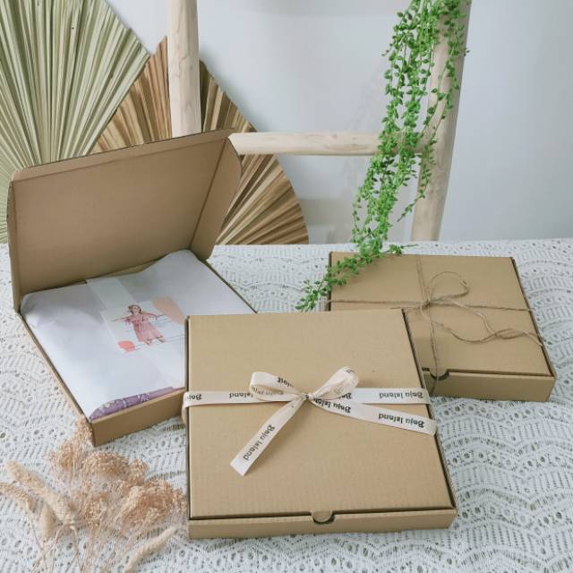 

Baju Island - Gift Box, Kotak Kado, Pembungkus Kado