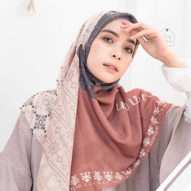 Kanaka scarf wearing klamby BROMO