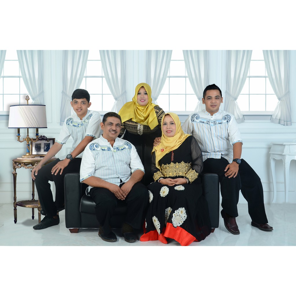 Jasa Edit Foto Keluarga / Ganti Background /foto unik. foto cantik