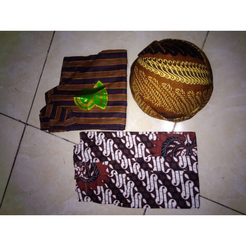 SETELAN baju lurik ROK anak gratis blangkon