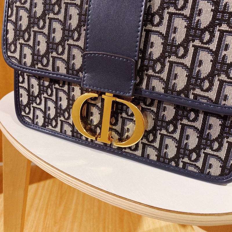 D 30 Montaigne Flap Chain Bag