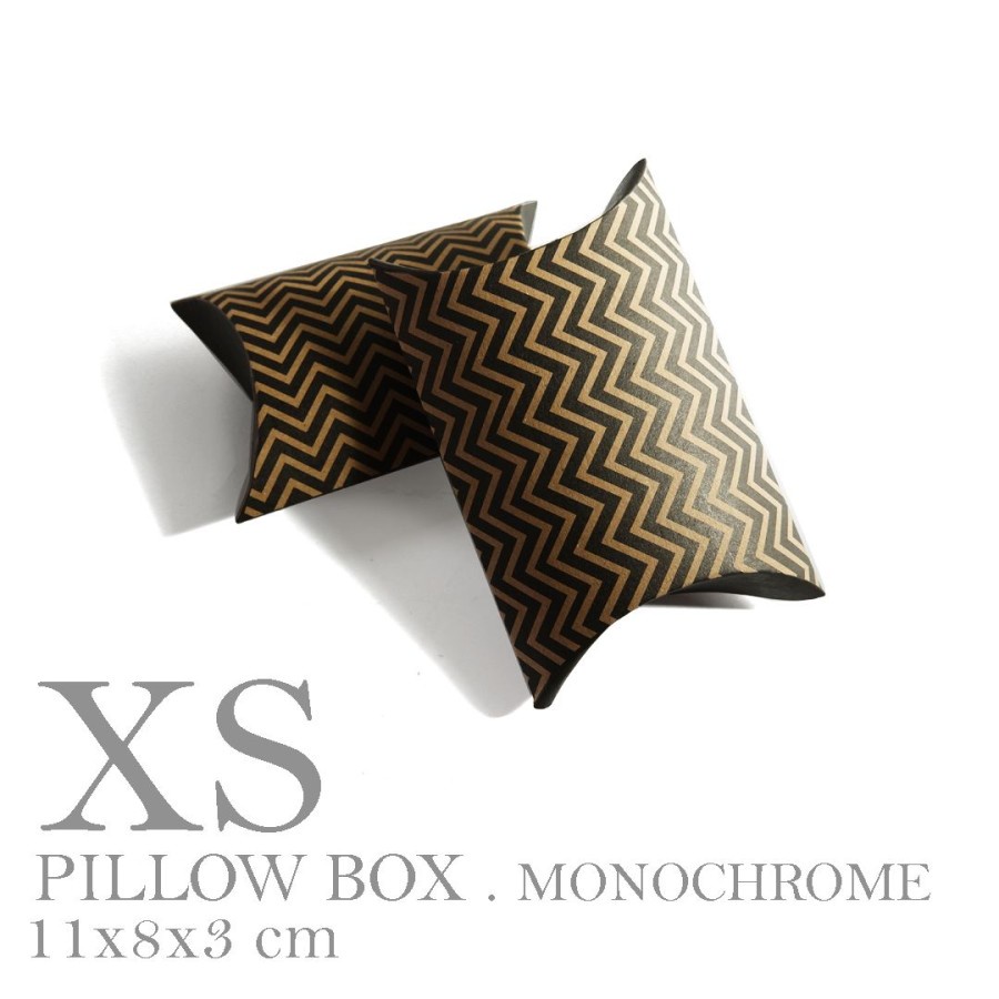 

Pillow Box Monokrom Kotak Kado Kardus Souvenir Gift Box Hampers Packaging Size XS 8x11x3cm